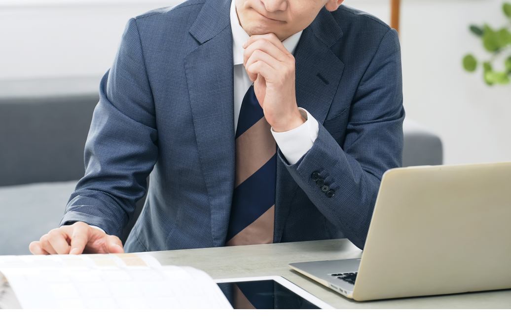 事業計画を検討する担当者